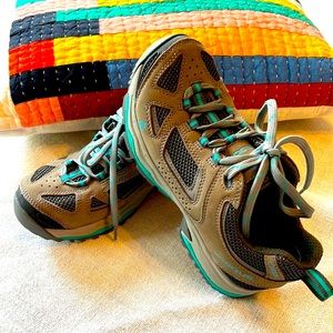 Vasque Breeze III Low GTX Hiking Shoe - Women’s- Size 7.5M- Brown/Teal